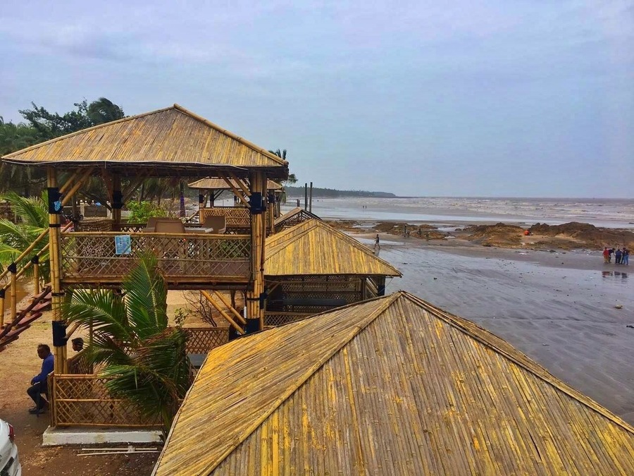 Beaches are for all season's, they don't disappoint even on a rainy day, they just make it more fun. 😘