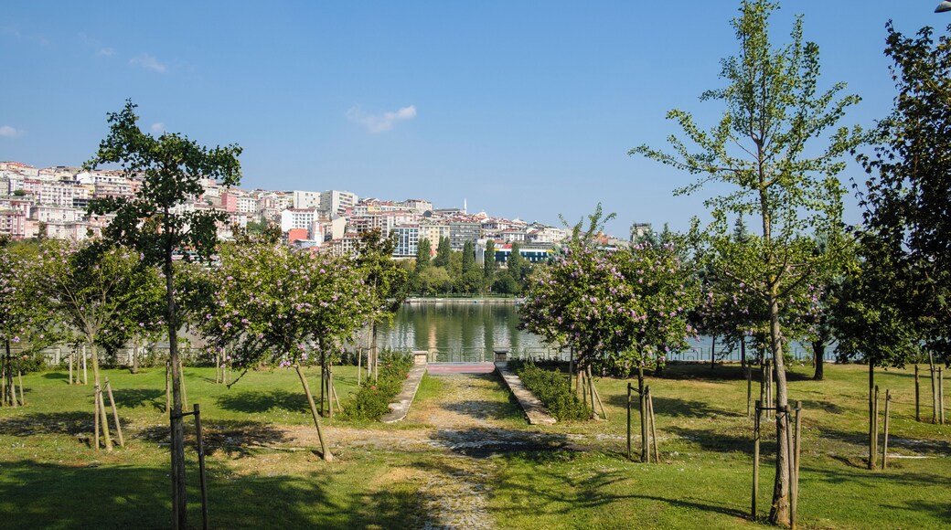 Istanbul_GoldenHornPark_553248634415720012_02