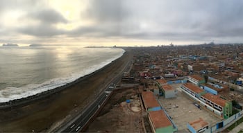 Amazing view from our Airbnb of the Callao district of Lima, Peru. This area is unfortunately impacted by Peru’s multitude of tremors and earthquakes but there is still promise for rebuilding of infrastructure. I think fondly of the colorful buildings and the kindness of the locals we encountered.
#Lima
#Peru
#UrbanJungle
