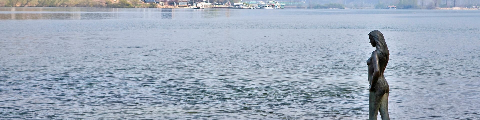Nami Island showing a statue or sculpture, a lake or waterhole and outdoor art
