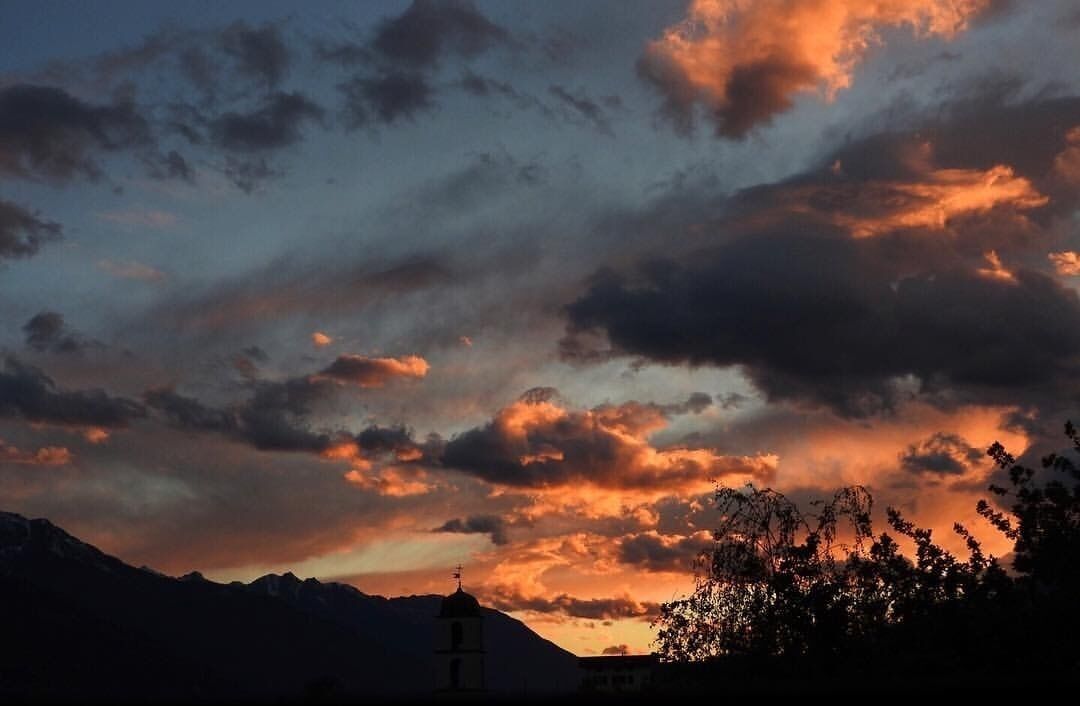 Sunset in my place 
#sunset #colorful #sky #lovemytown