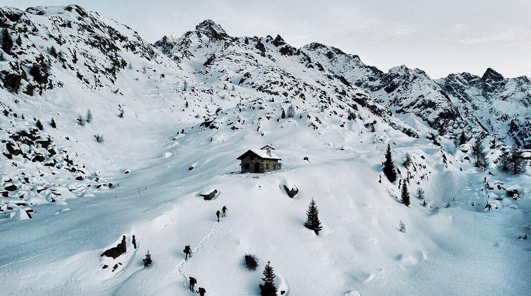 You can hike to this beautiful lodge with a 5 hour trekking (in winter only with snowshoes) to live an amazing experience in the middle of nowhere.
This place is located in the Valtellina region in the Northern part of Italy. To enter in the "Rifugio Pesciola" you have to ask the key before starting the trekking.
#LifeAtExpediaGroup #Italy #Trekking #MiddleOfNowhere