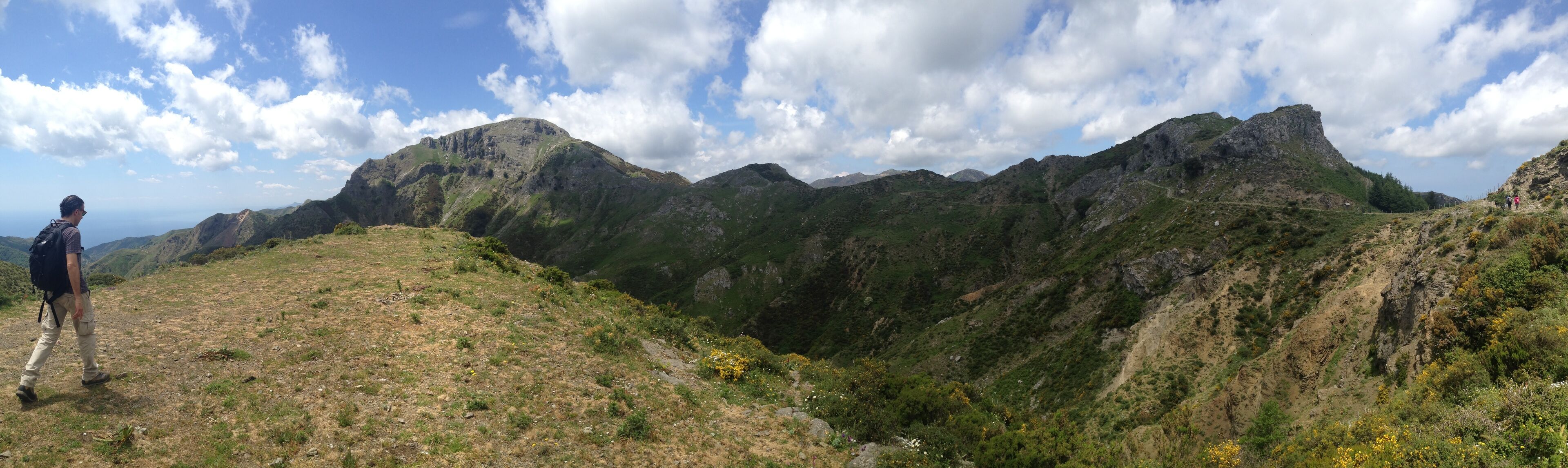 Monte Scuderi lungo il percorso di risalita da Itala.