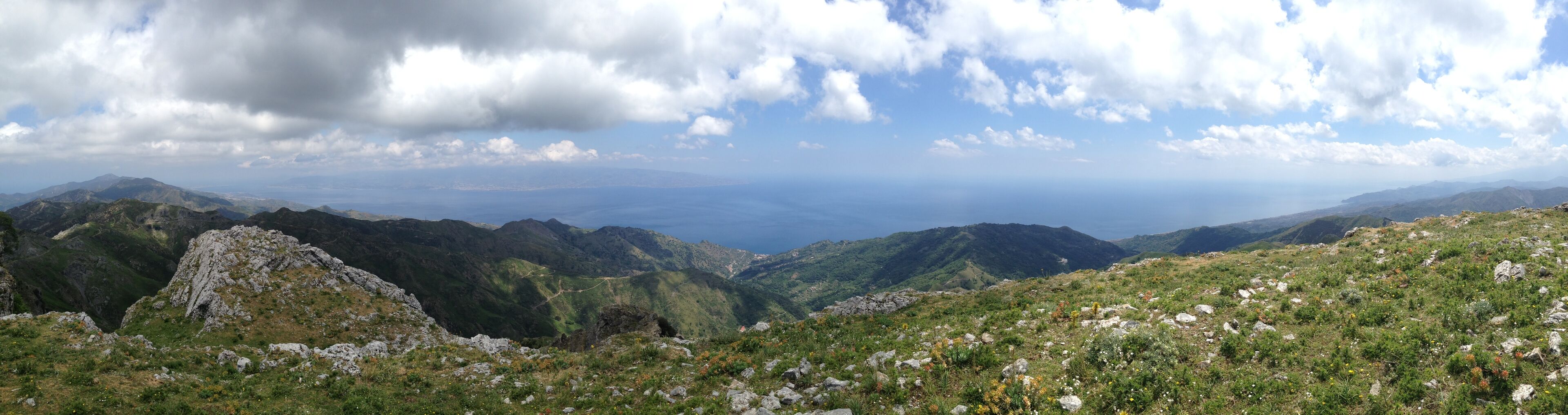 Panorama dello stretto da Monte Scuderi