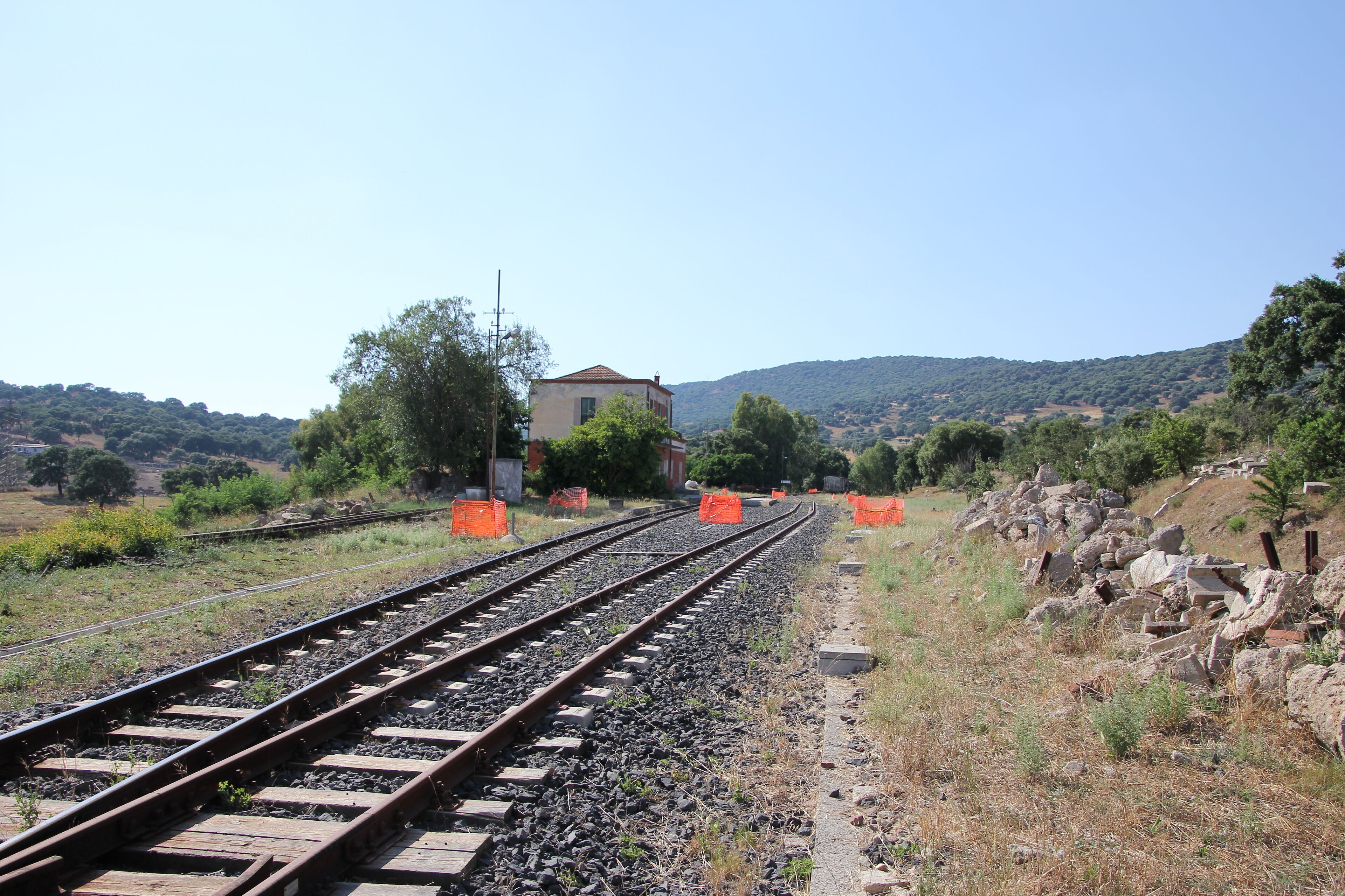 Oniferi, stazione ferroviaria