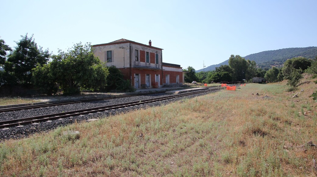 Oniferi, stazione ferroviaria
