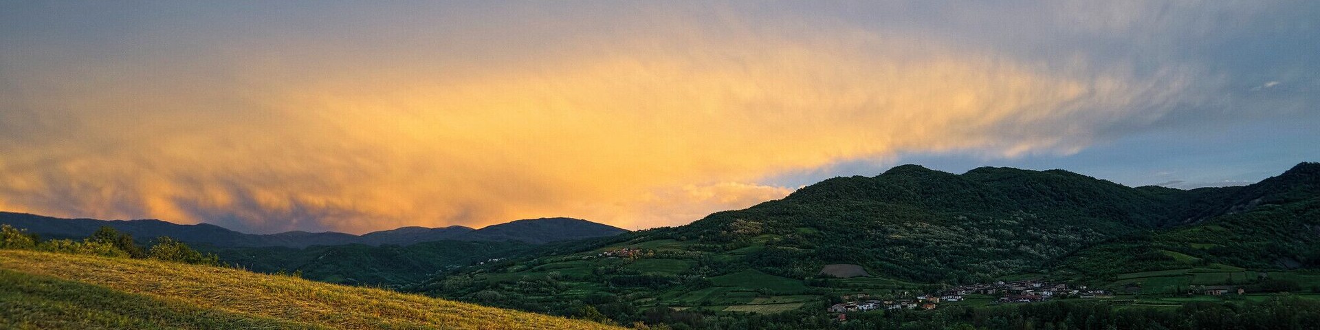 Cala la sera sulla Valle Staffora