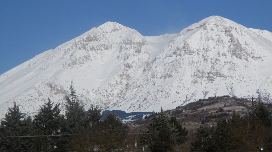 Vette sorelle del monte Velino innevate