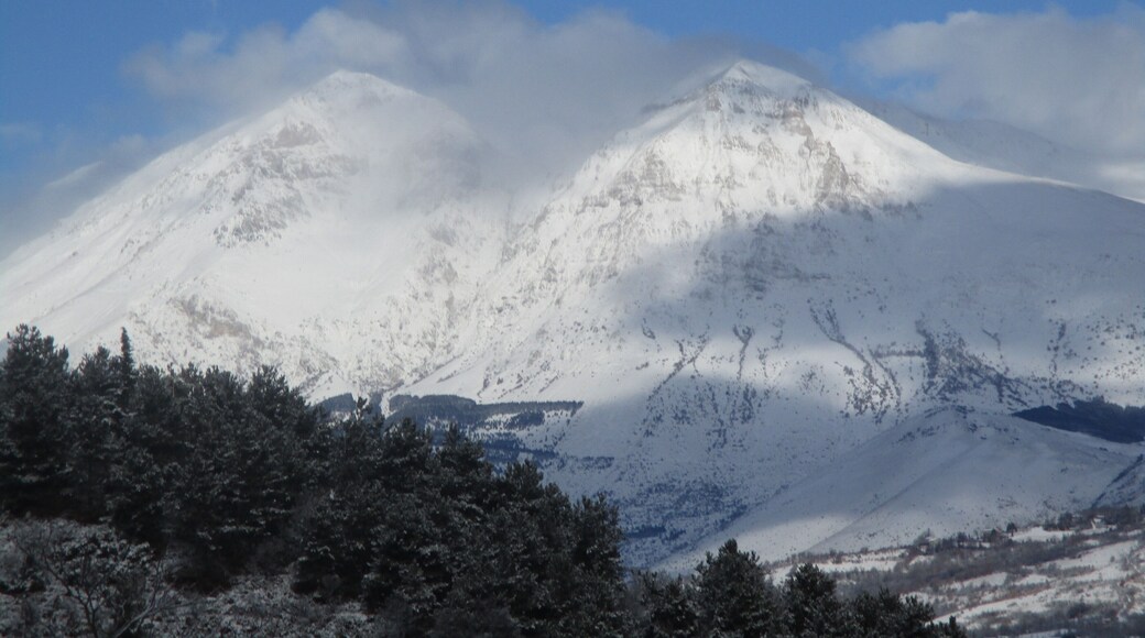 Le cime innevate del monte Velino
