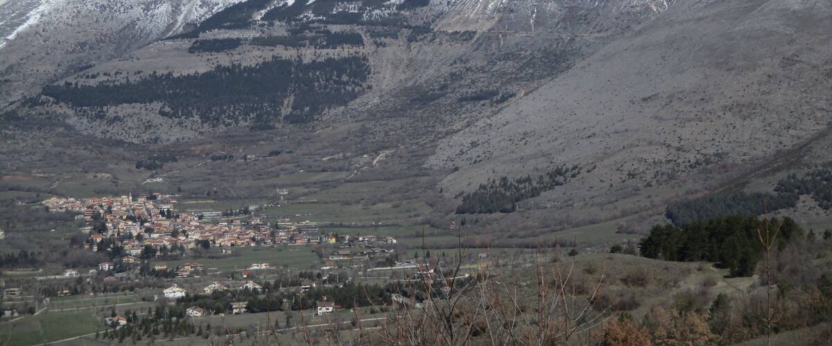 Massa d'Albe e il monte Velino innevato