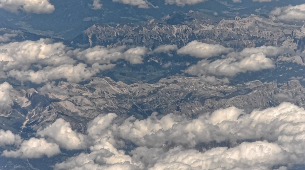 Bilder vom Flug -Rom-Düsseldorf-Hamburg 2013 Dieses Foto entstand in Zusammenarbeit mit Stadtbesichtigungen.de Die Seiten Stadtbesichtigungen.de, der dazugehörige Reise Blog sowie die Facebookseite: Stadtbesichtigungen Rom dürfen dieses Bild für Ihre Veröffentlichungen ohne den Hinweis auf Wikipedia, Commons bzw der Lizenz verwenden. Die Verantwortlichen habe von mir (Ra Boe) die Originaldaten zur freien Verfügung übermittelt bekommen.