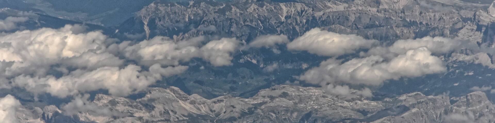 Bilder vom Flug -Rom-Düsseldorf-Hamburg 2013 Dieses Foto entstand in Zusammenarbeit mit Stadtbesichtigungen.de Die Seiten Stadtbesichtigungen.de, der dazugehörige Reise Blog sowie die Facebookseite: Stadtbesichtigungen Rom dürfen dieses Bild für Ihre Veröffentlichungen ohne den Hinweis auf Wikipedia, Commons bzw der Lizenz verwenden. Die Verantwortlichen habe von mir (Ra Boe) die Originaldaten zur freien Verfügung übermittelt bekommen.