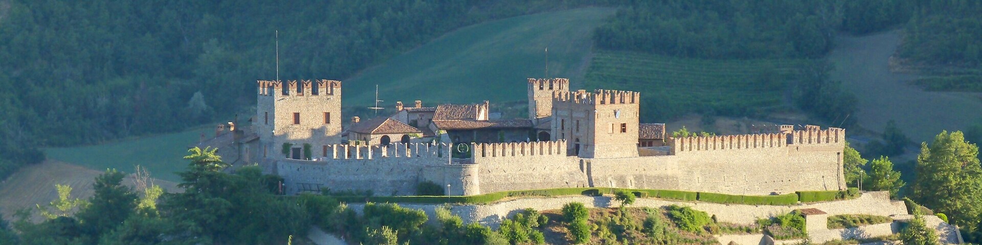 Castello di Montesegale, dal piazzale del cimitero