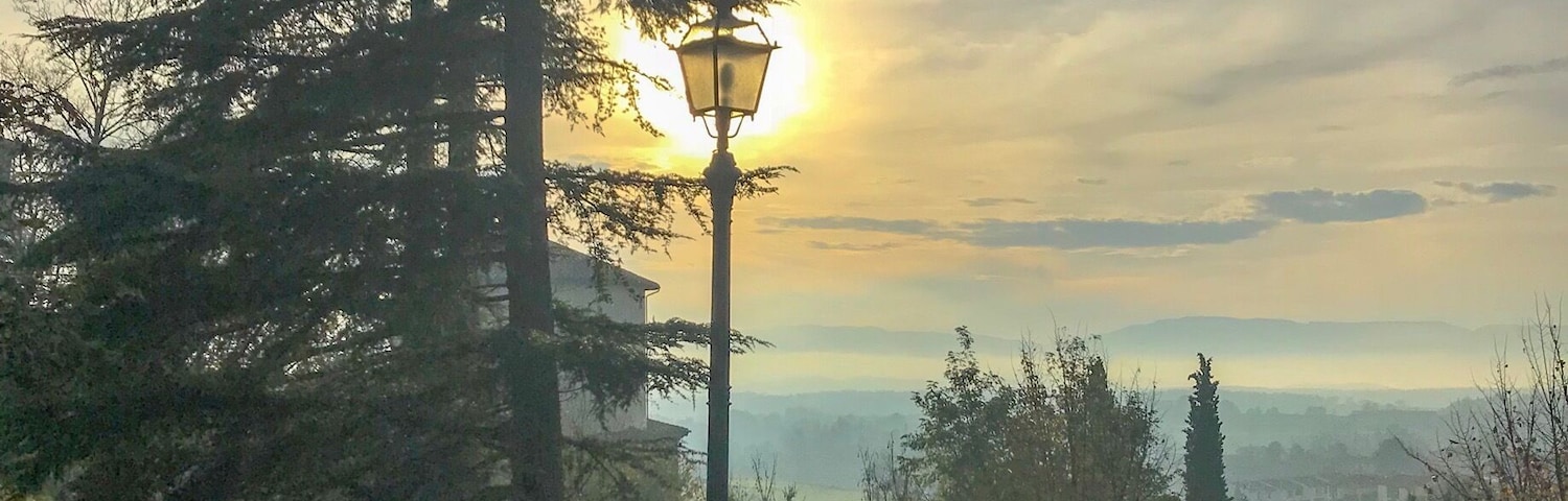 A very foggy day in a little town in Toscana one hour away from Florence.
#weekendgetaway #hiking #Golden #LifeAtExpedian