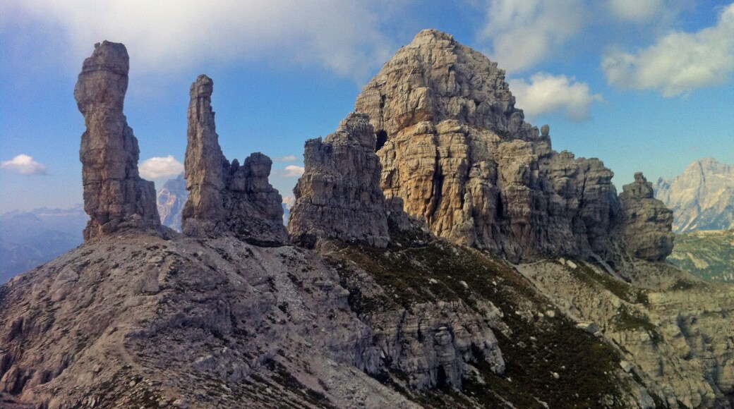 Sfornioi di Mezzo e due Gendarmi