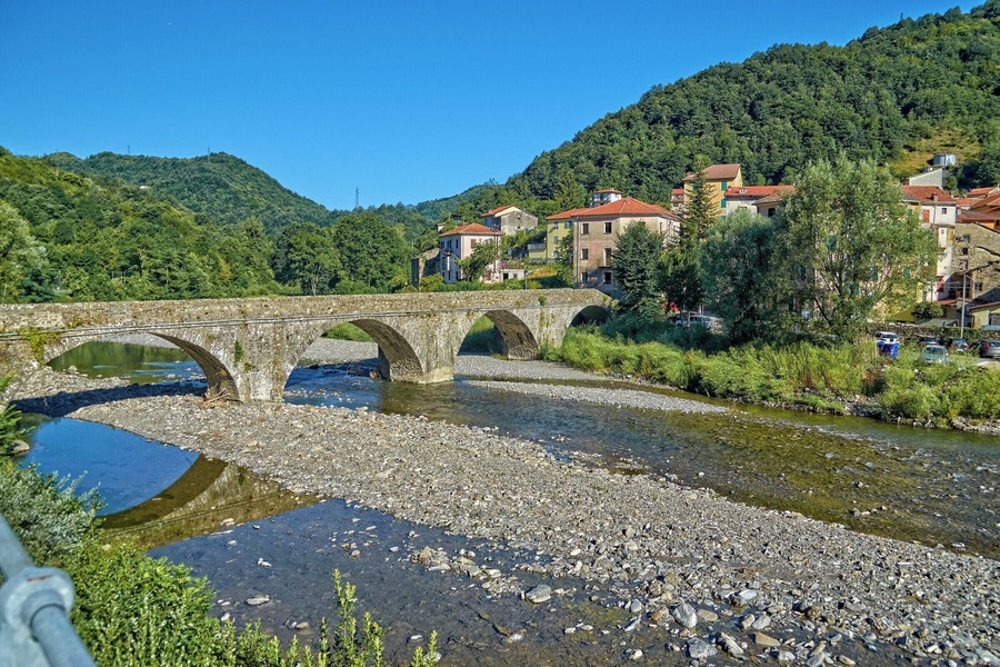 Montebruno, il ponte vecchio sul Trebbia