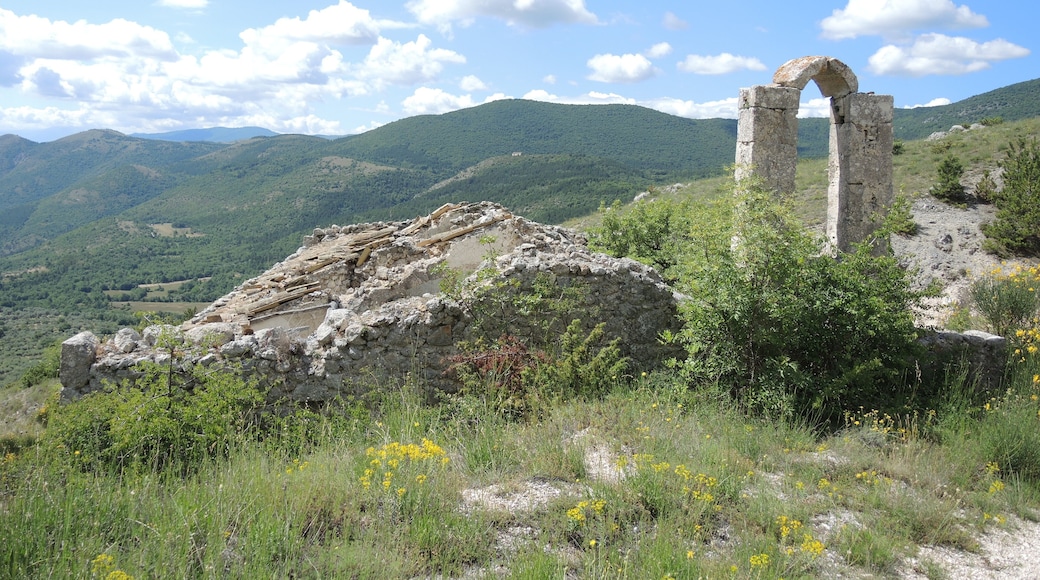 Castelvecchio Calvisio: Chiesa di San Lorenzo