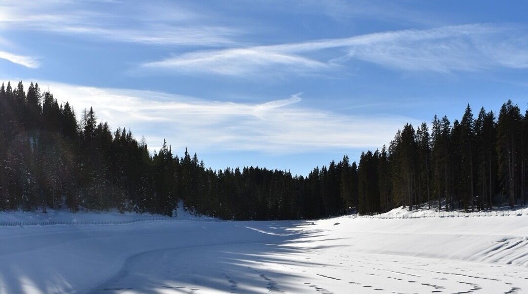 #lake #nature #mountain #ski #sky #naturephotography #beautifuldestinations #photooftheday #picoftheday #sunnyday #snow #landscape #landscapephotography