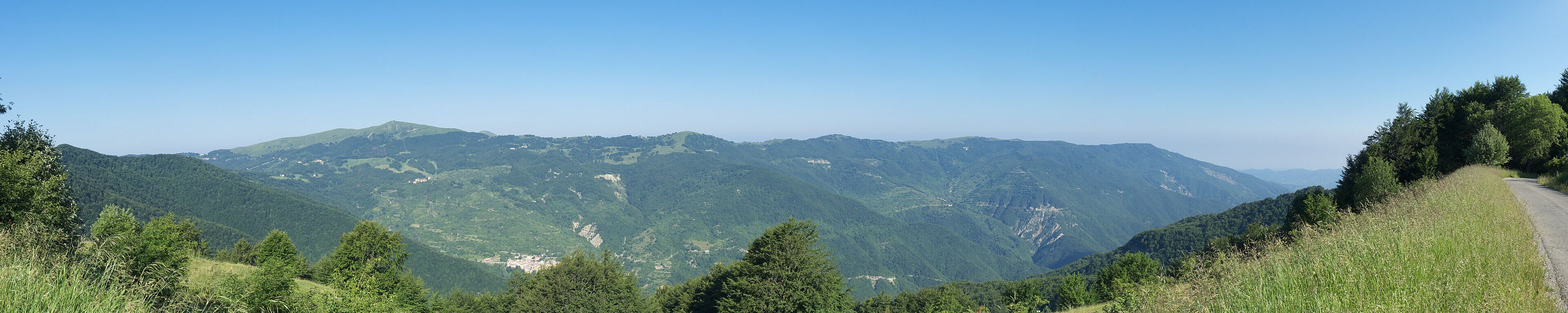 Panorama sullo spartiacque tra Lombardia e Piemonte