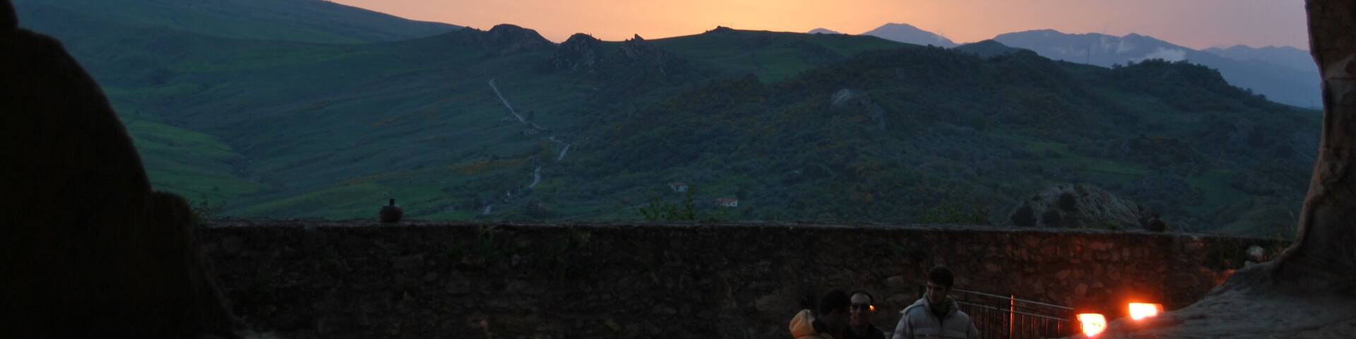 Tramonto da un antro del Castello