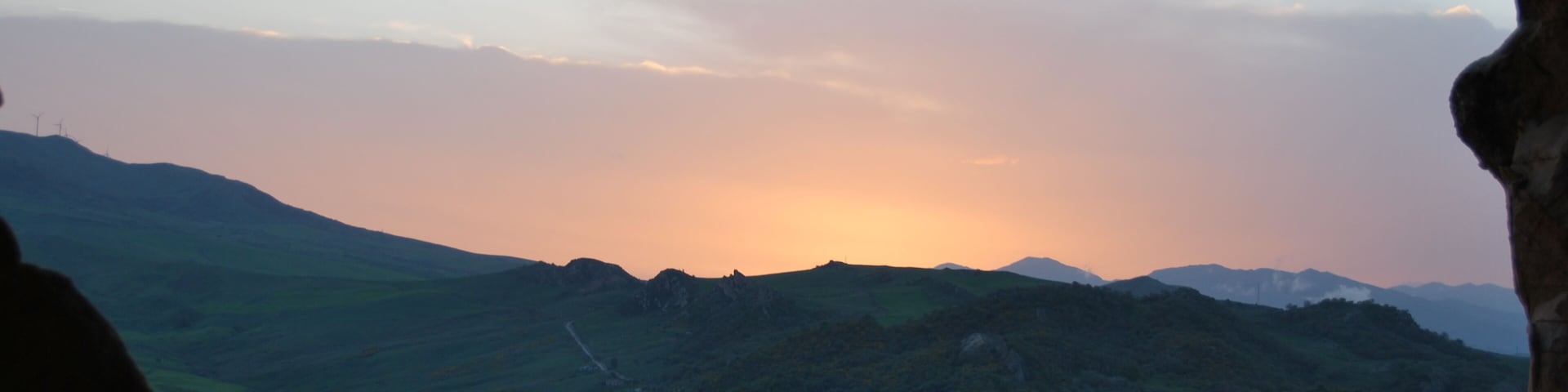 Tramonto da un antro del Castello