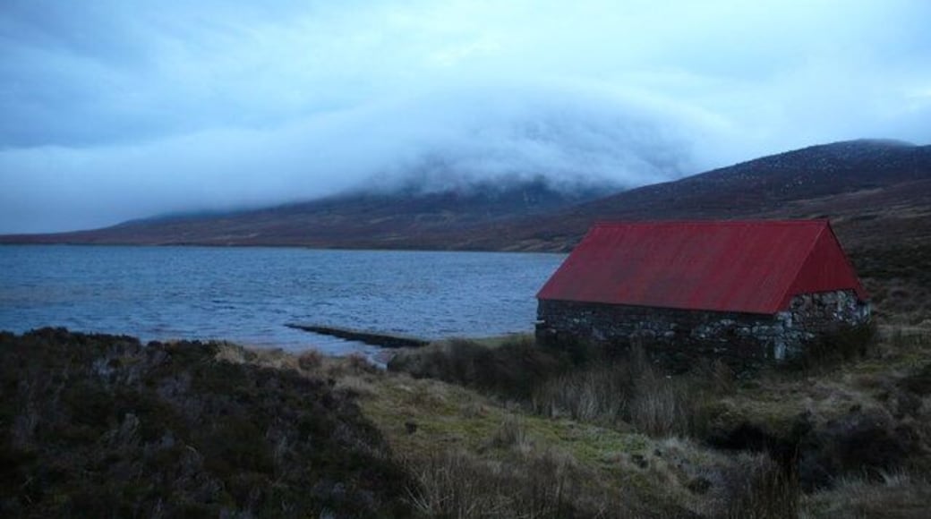 Boat house on Loch Coire nam Mang This locked boat shed is situated in a dramatic location below the slopes of Ben Griam Mor.
