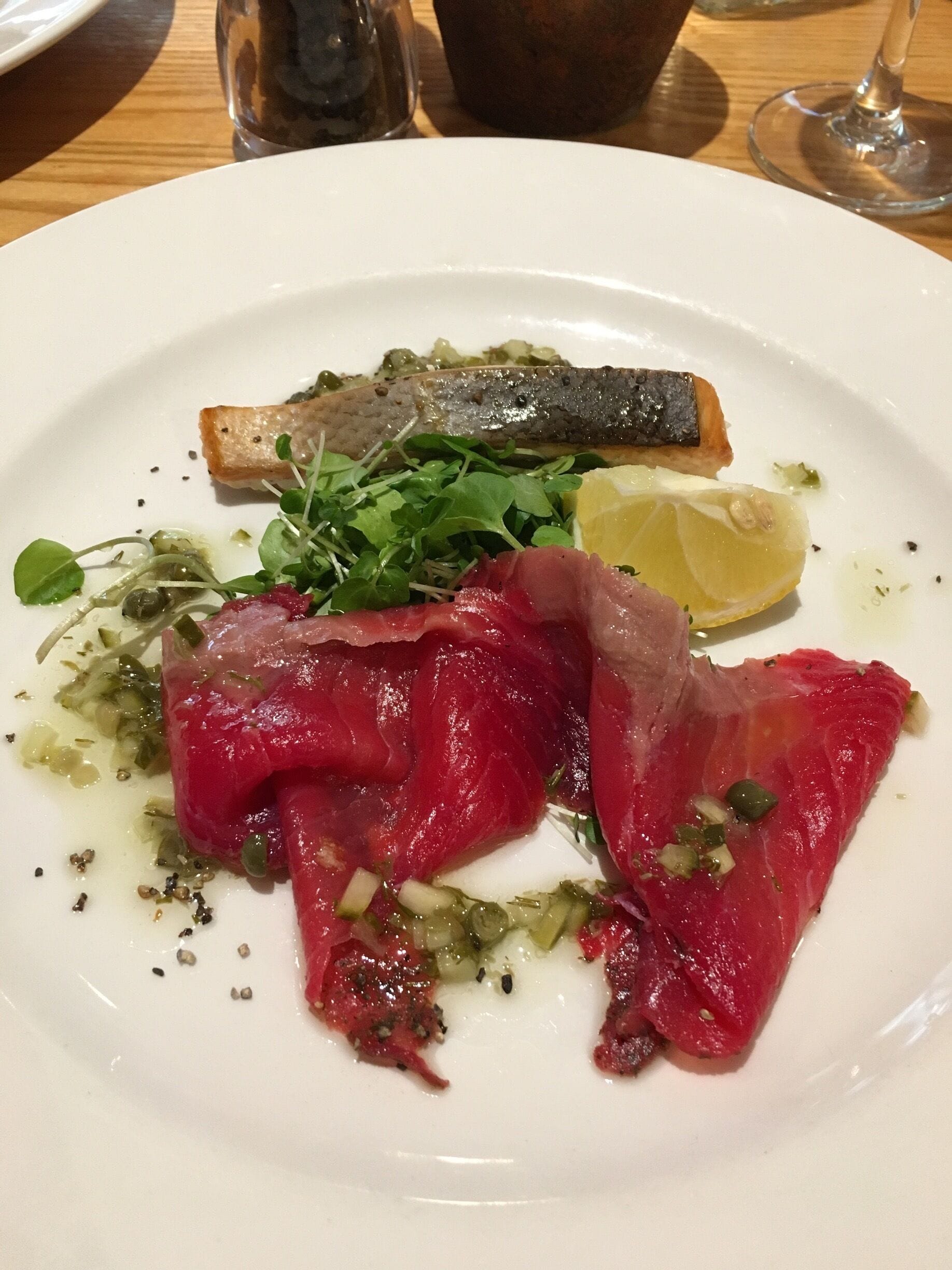 Just perfect! A great pub, a superb Sauvignon Blanc and a 'Duo of Salmon' #FoodieFinds