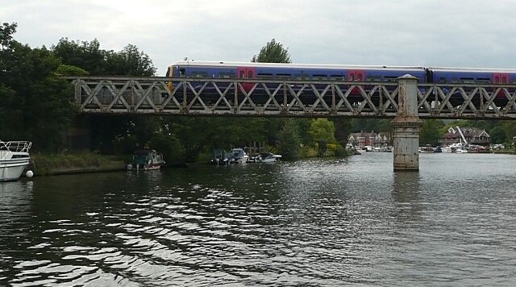 Bourne End railway bridge The railway bridge crosses the Thames, and also crosses the gridline, but the left hand end here is in this square. It is on the branch line from Maidenhead to Marlow. The train was affectionately known as the Marlow Donkey, and although it is now operated by any one of these class 365 units from Reading depot the line still has a strong local support.