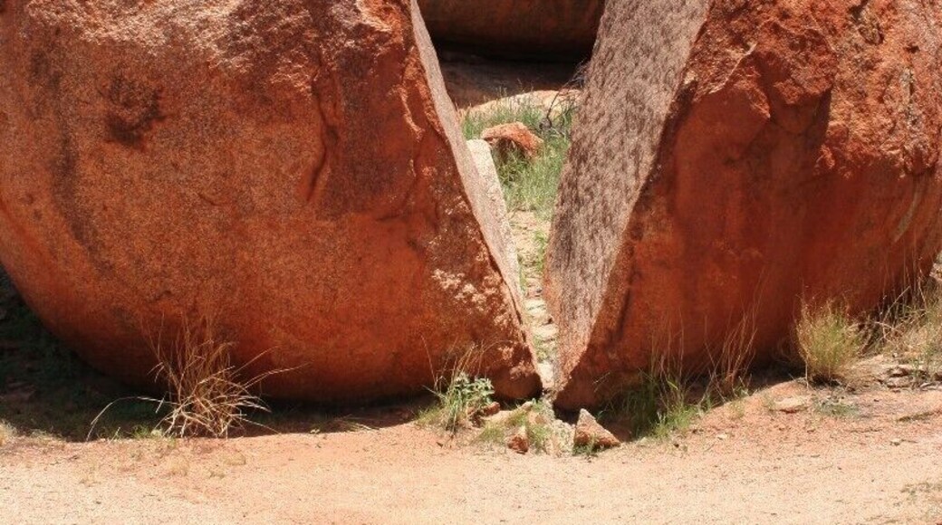 Crazy how a solid rock like this can just split.
http://prettypacked.wordpress.com/2014/07/31/playing-with-the-devils-marbles/