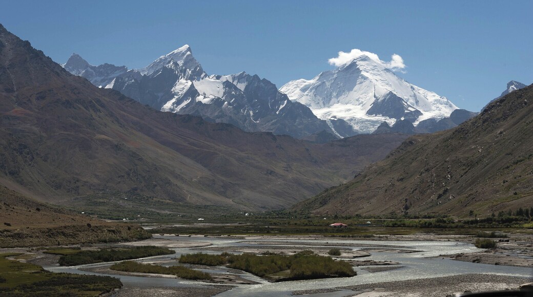 Not quite at the Randum village or monastery this is one of the views along the valley back towards the lower Himalayas.
#mountains #india #jammu #rangdum