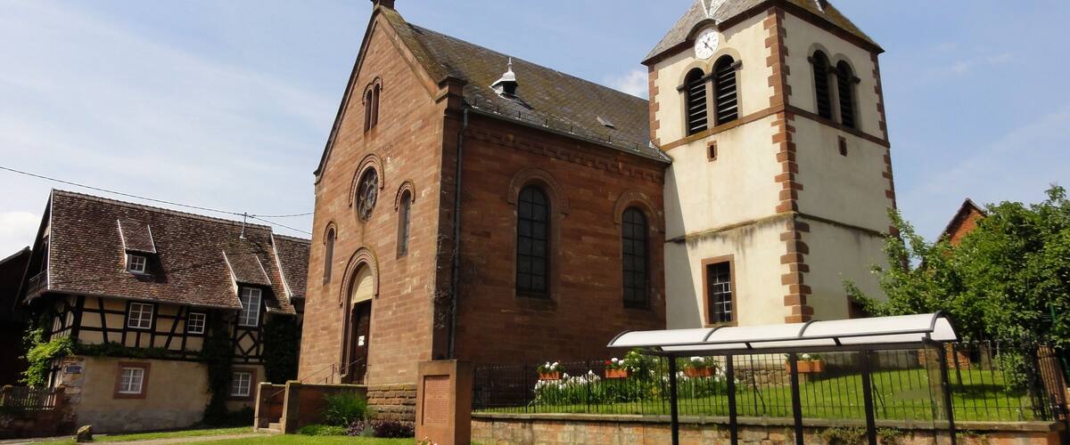 This building is indexed in the Base Mérimée, a database of architectural heritage maintained by the French Ministry of Culture, under the reference IA67009839 .