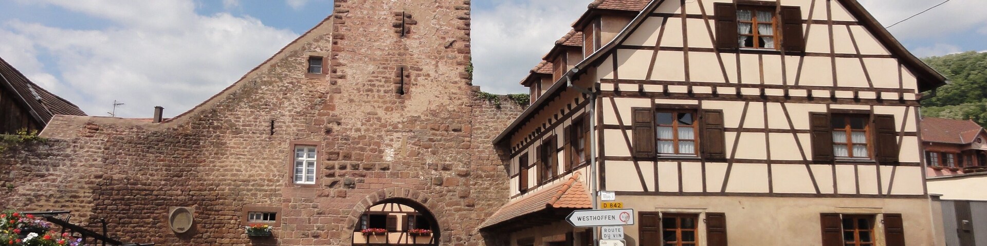 This building is inscrit au titre des Monuments Historiques. It is indexed in the Base Mérimée, a database of architectural heritage maintained by the French Ministry of Culture, under the references PA00085210 and IA67006256 .