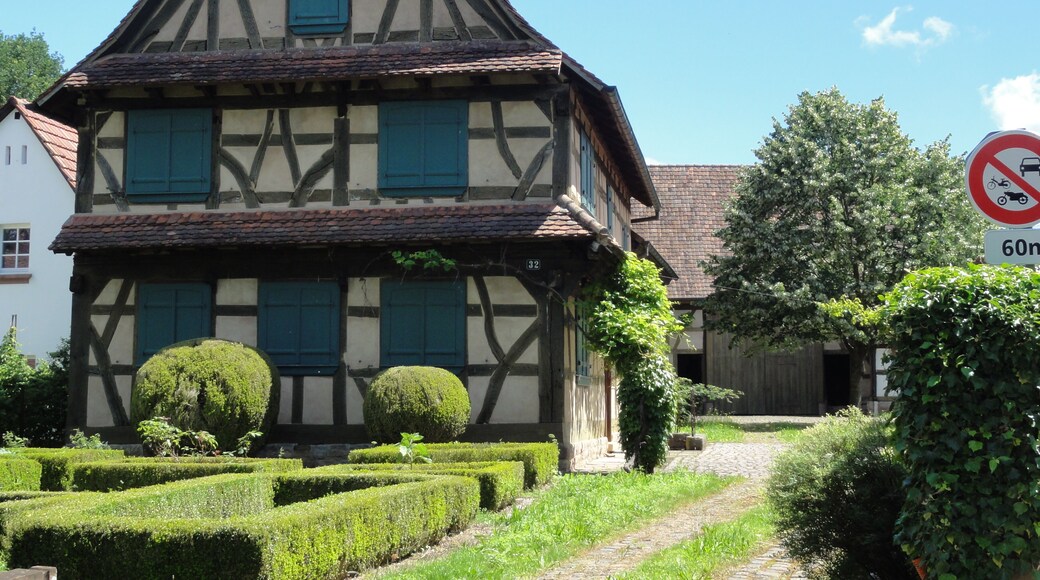 This building is indexed in the Base Mérimée, a database of architectural heritage maintained by the French Ministry of Culture, under the reference IA67008726 .