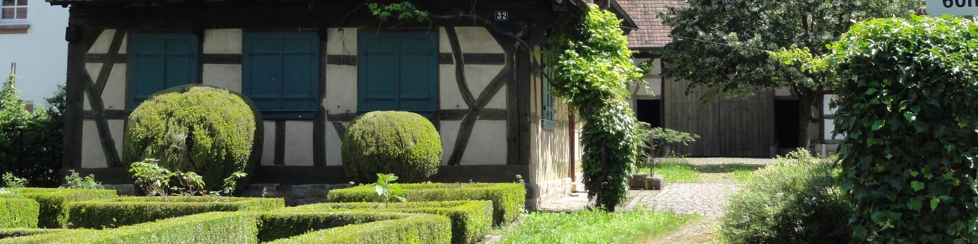 This building is indexed in the Base Mérimée, a database of architectural heritage maintained by the French Ministry of Culture, under the reference IA67008726 .