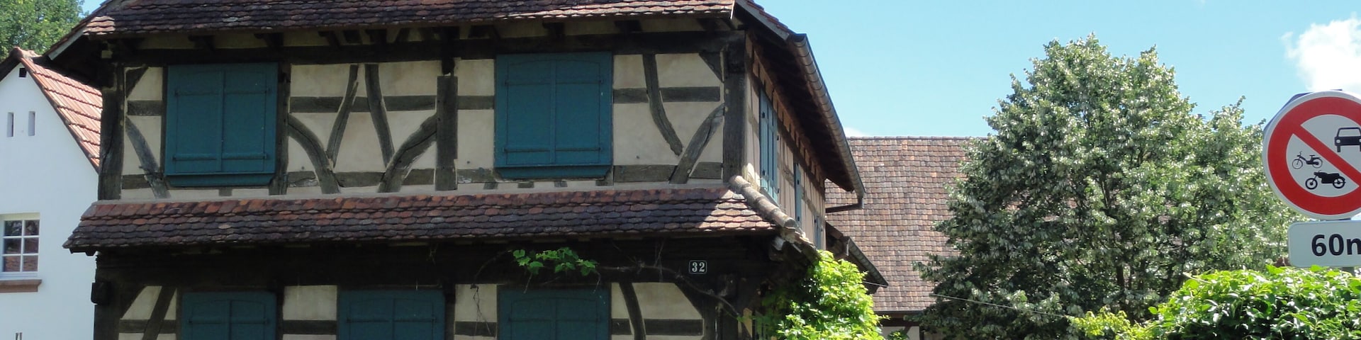 This building is indexed in the Base Mérimée, a database of architectural heritage maintained by the French Ministry of Culture, under the reference IA67008726 .