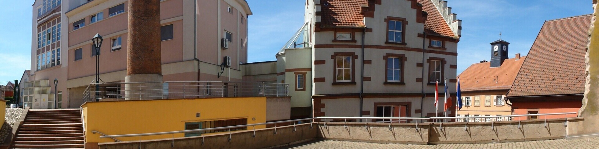 This building is indexed in the Base Mérimée, a database of architectural heritage maintained by the French Ministry of Culture, under the reference IA67010178 .