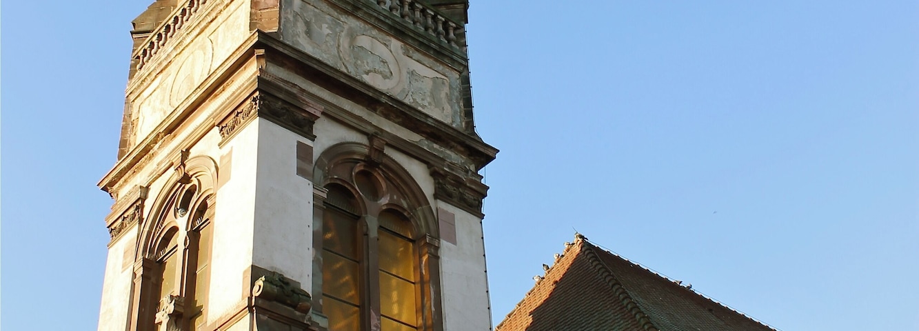 This building is classé au titre des Monuments Historiques. It is indexed in the Base Mérimée, a database of architectural heritage maintained by the French Ministry of Culture, under the reference PA00085584 .