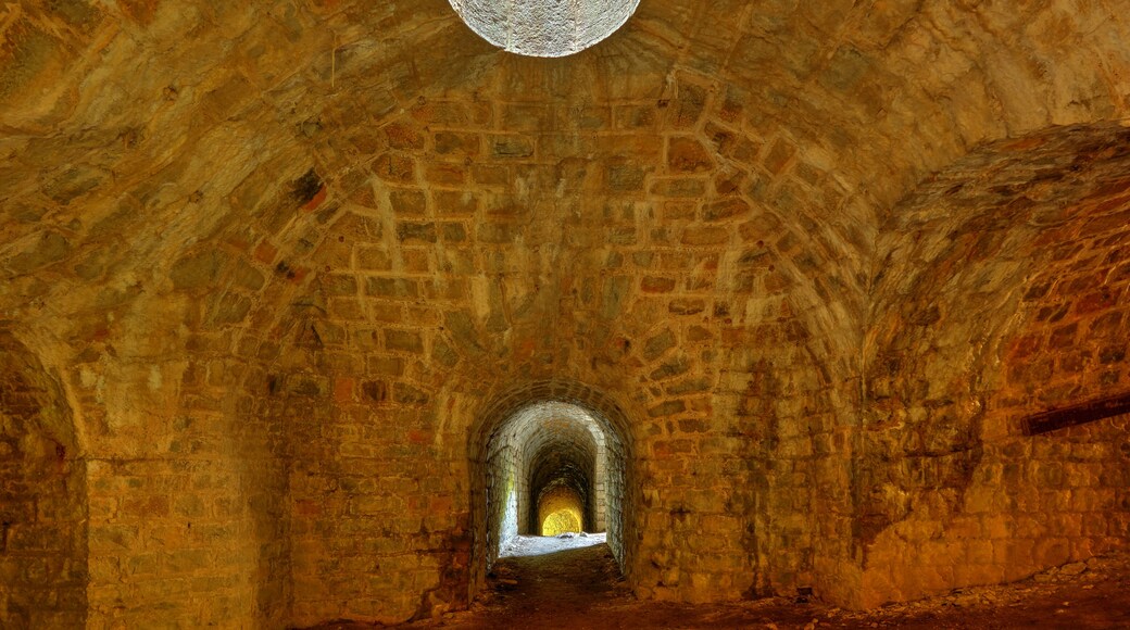 This file was uploaded with Commonist. Fort du Mont Bart : intersection de galeries (HDR).