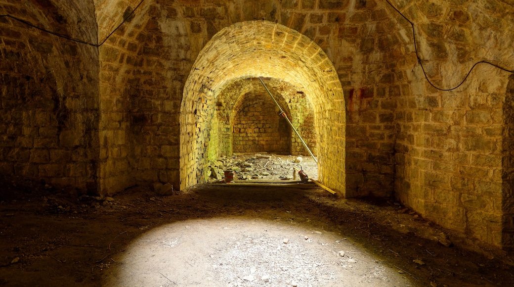 This file was uploaded with Commonist. Fort du Mont Bart : intersection de galeries (HDR).