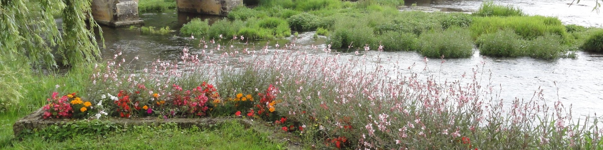 This building is indexed in the Base Mérimée, a database of architectural heritage maintained by the French Ministry of Culture, under the reference PA00106543 .