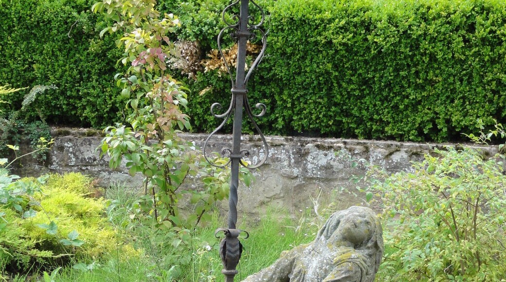 This object is indexed in the base Palissy, database of the French furniture patrimony of the French ministry of culture, under the reference IM67021220.