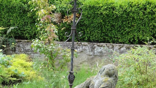 This object is indexed in the base Palissy, database of the French furniture patrimony of the French ministry of culture, under the reference IM67021220.