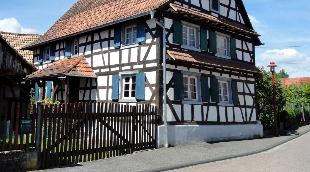 This building is indexed in the Base Mérimée, a database of architectural heritage maintained by the French Ministry of Culture, under the reference IA00123911 .