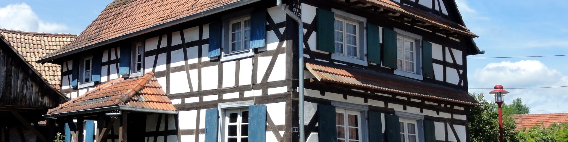 This building is indexed in the Base Mérimée, a database of architectural heritage maintained by the French Ministry of Culture, under the reference IA00123911 .