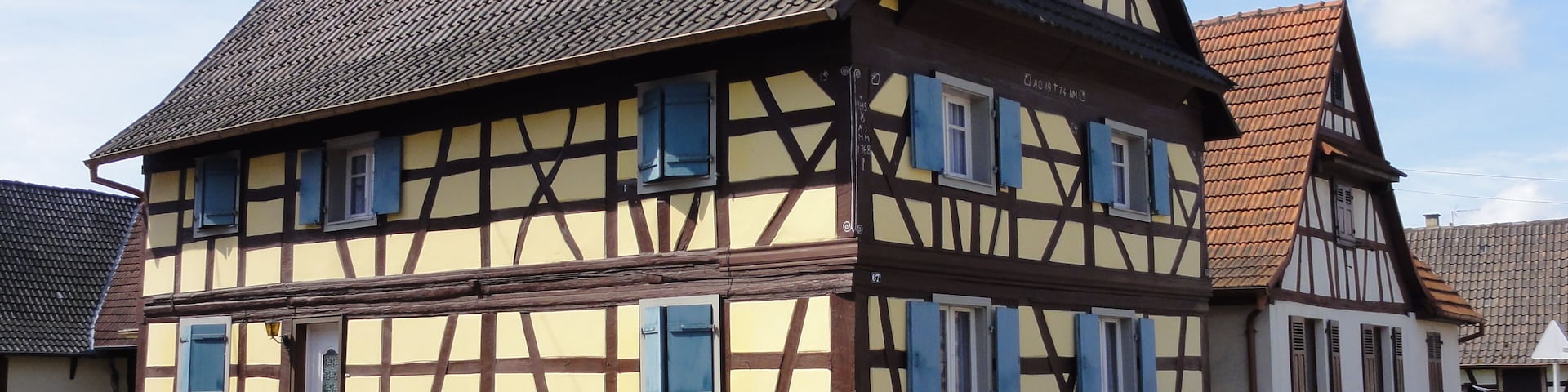 This building is indexed in the Base Mérimée, a database of architectural heritage maintained by the French Ministry of Culture, under the reference IA00123699 .