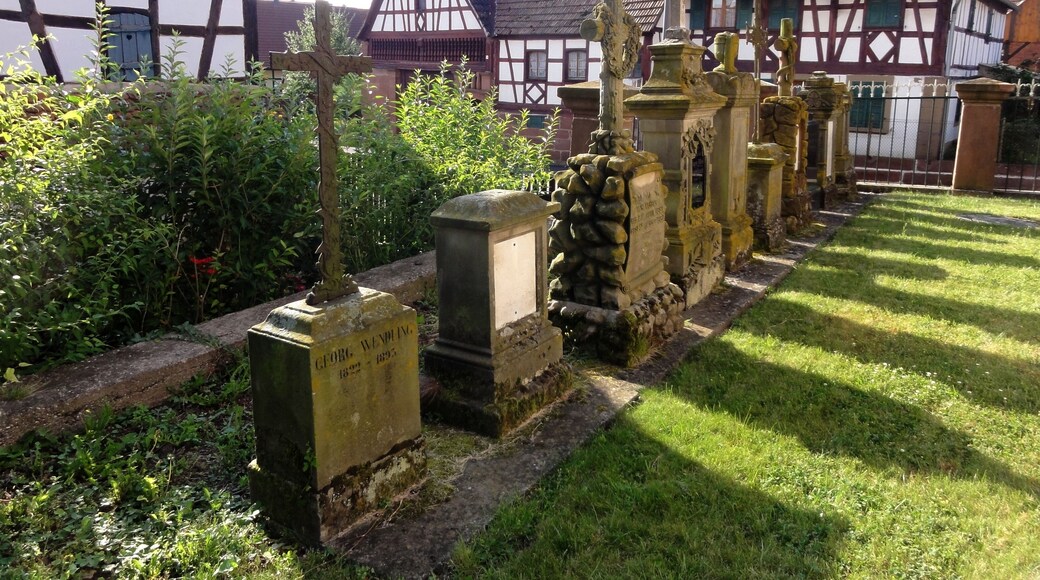 Alsace, Bas-Rhin, Buswiller, Pierres tombales de l'ancien cimetière.