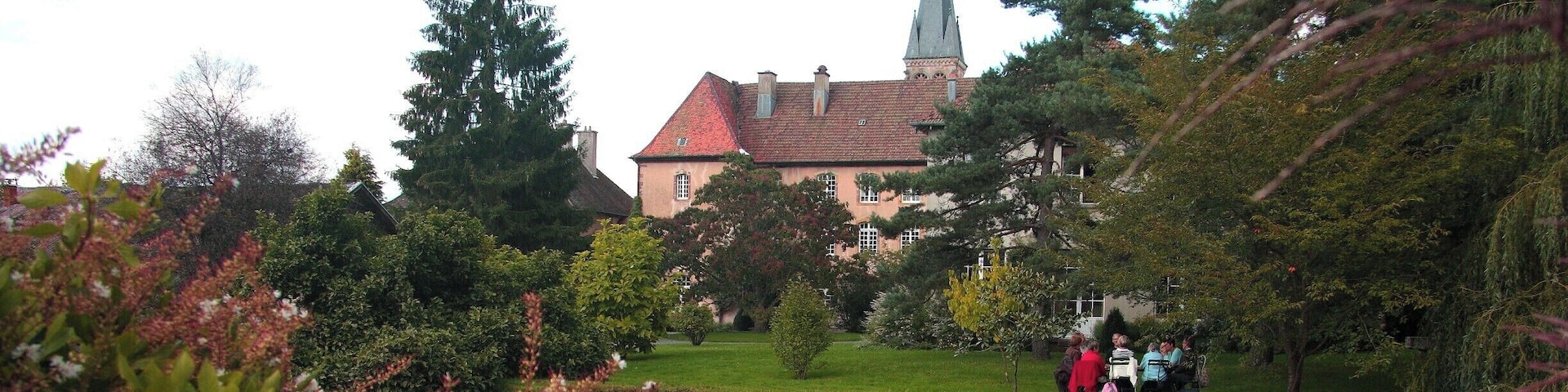 Abbaye Notre-Dame d'Autrey, Vosges France, 48° 17' 40.32" N 6° 41' 17.06" E
The "remarkable" class Garden (label issued by the DRAC, regional Directorate of Cultural Affairs) lists various plants from Asia, North America, New Zealand and even the Himalayas!
Thus, whole arboretum Garden was created around the Abbey, the valuable work of brother Syméon and his 3 gardeners who must constantly take account of moisture, acid Earth, Earth shaded or full sun, and the needs of each plant.
The Abbey :
Upon his return from the second crusade, at the end of the year 1149, cardinal Etienne de Bar, Bishop of Metz founded the Abbey of Autrey in which is installed a community of canons regular. It is built in a baroque style.
http://www.abbayedautrey.com/
