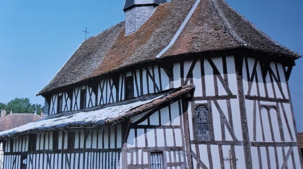 Half-timbered churches are a real rarity. They date from the late 14th - 18th century. In the region of the Der (department of the Aube, southern Champagne) there are ten of these churches. You can discover them all when you follow the "Route des Eglises à pans de bois".
Photo: "Church of the Exaltation of the Holy Cross" in Bailly-le-Franc (end of the 16th century). #Architecture #Culture #LocalSecrets #Trovember #History