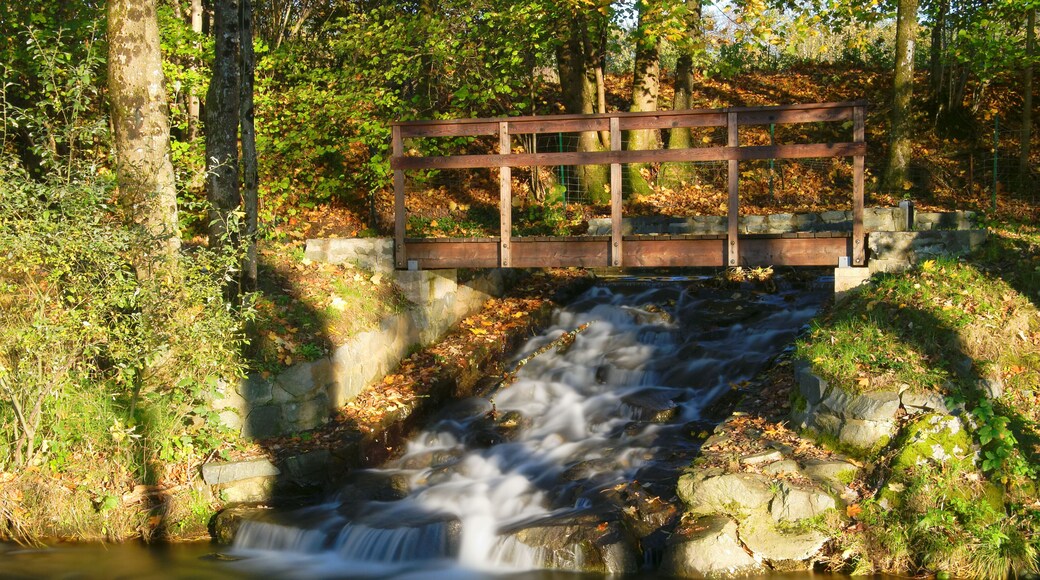 This file was uploaded with Commonist. Cascade se jetant dans la Savoureuse, à Chaux. Photo réalisée avec un filtre ND400.