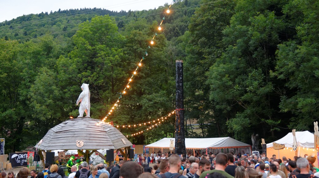 Personality rights Personality rights warningAlthough this work is freely licensed or in the public domain, the person(s) shown may have rights that legally restrict certain re-uses unless those depicted consent to such uses. In these cases, a model release or other evidence of consent could protect you from infringement claims. Though not obliged to do so, the uploader may be able to help you to obtain such evidence. See our general disclaimer for more information.